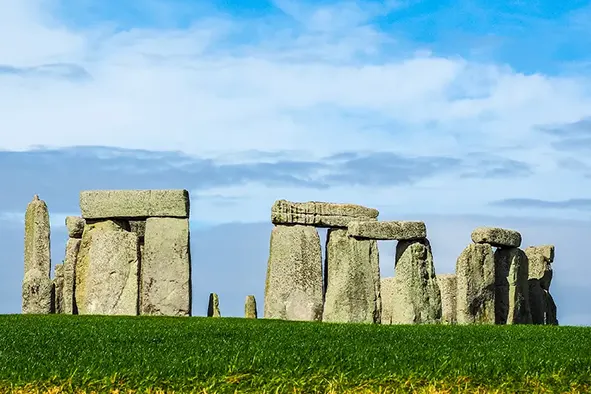 Warwick Castle, Stonehenge , Roman Bath - Image 1