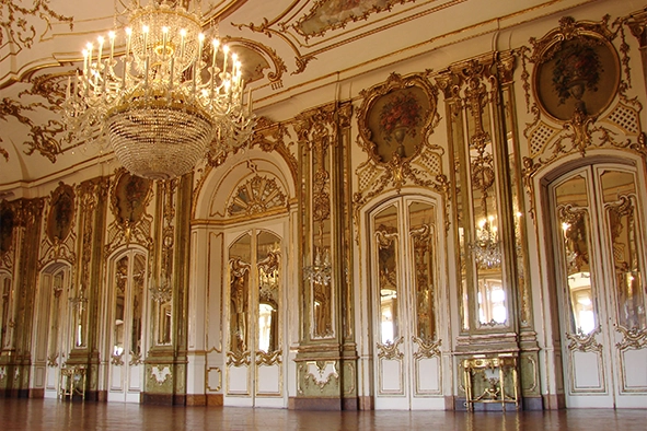 Buckingham-Palace-3.webp