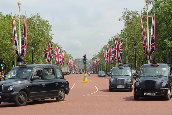 Buckingham-Palace-4.webp