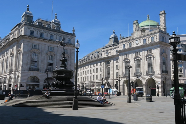 Piccadilly-Circus-3.webp