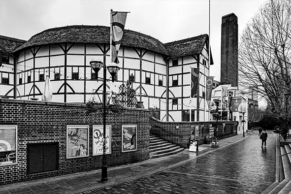 Shakespeare-Globe-Tour-1.webp