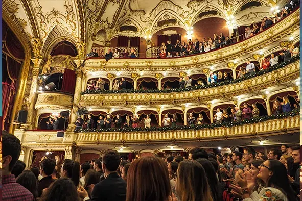 Shakespeare-Globe-Tour-2.webp