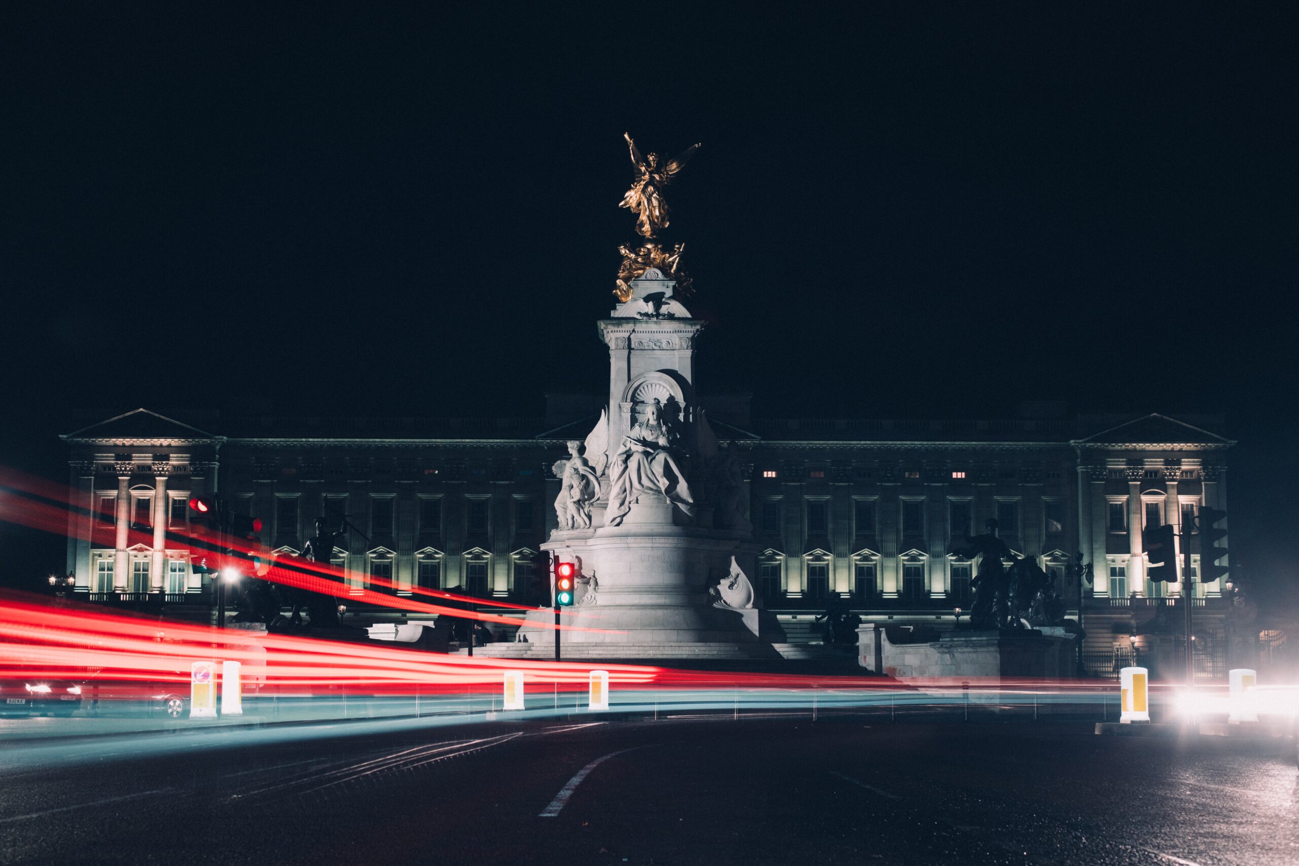 London by Night - Image 17