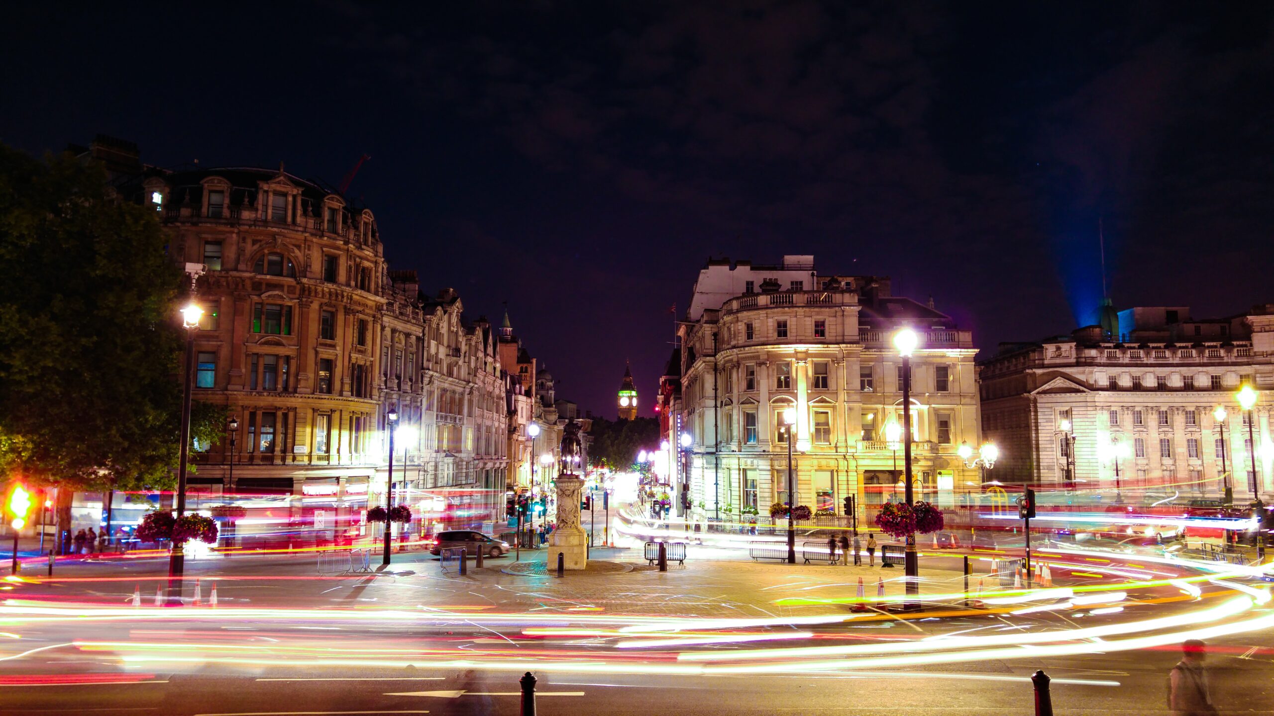 London by Night - Image 14